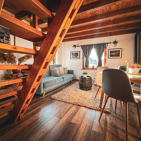 Woodenhouse With Two Apartments Otočac Exteriér fotografie