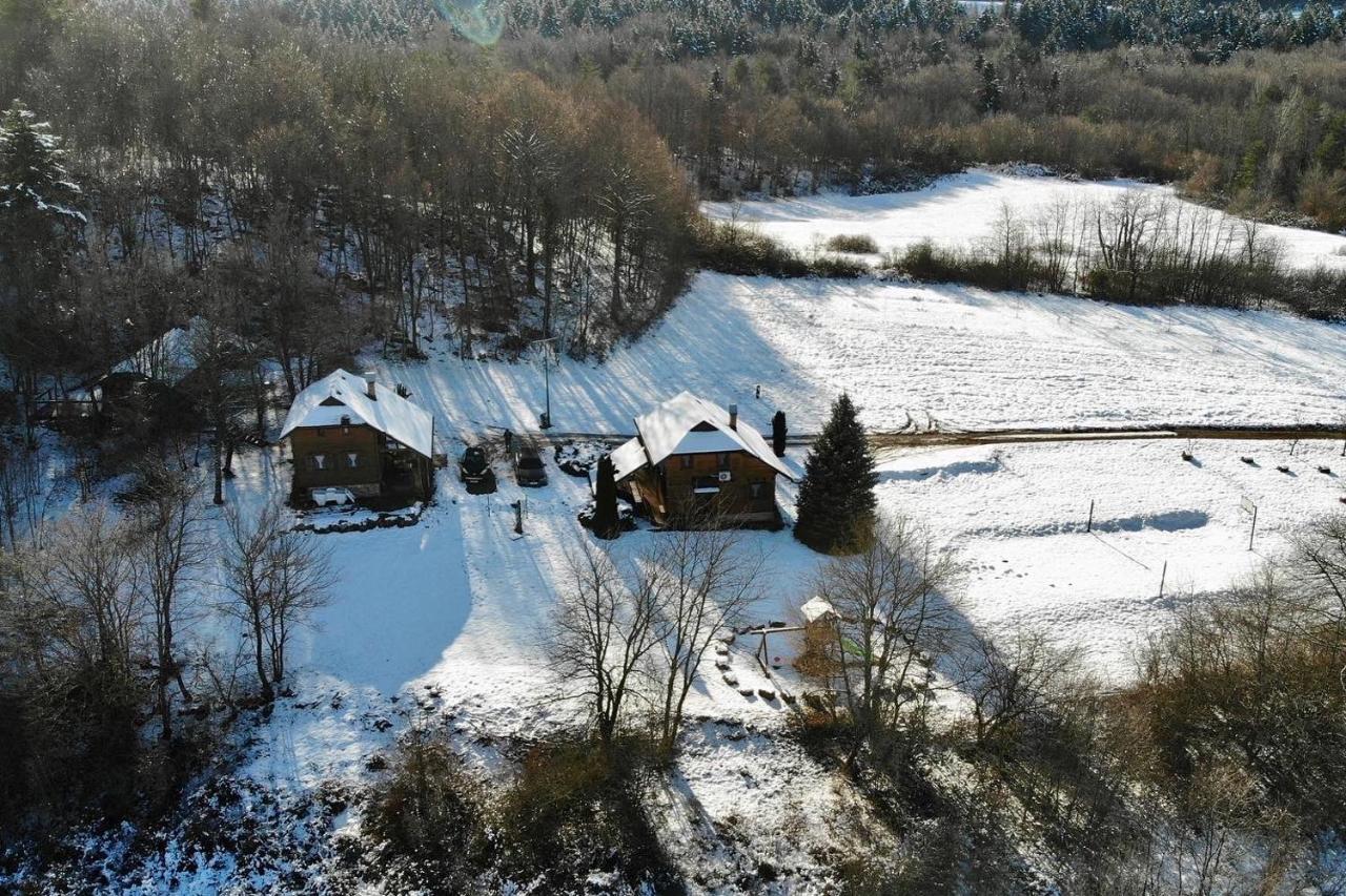 Woodenhouse With Two Apartments Otočac Exteriér fotografie