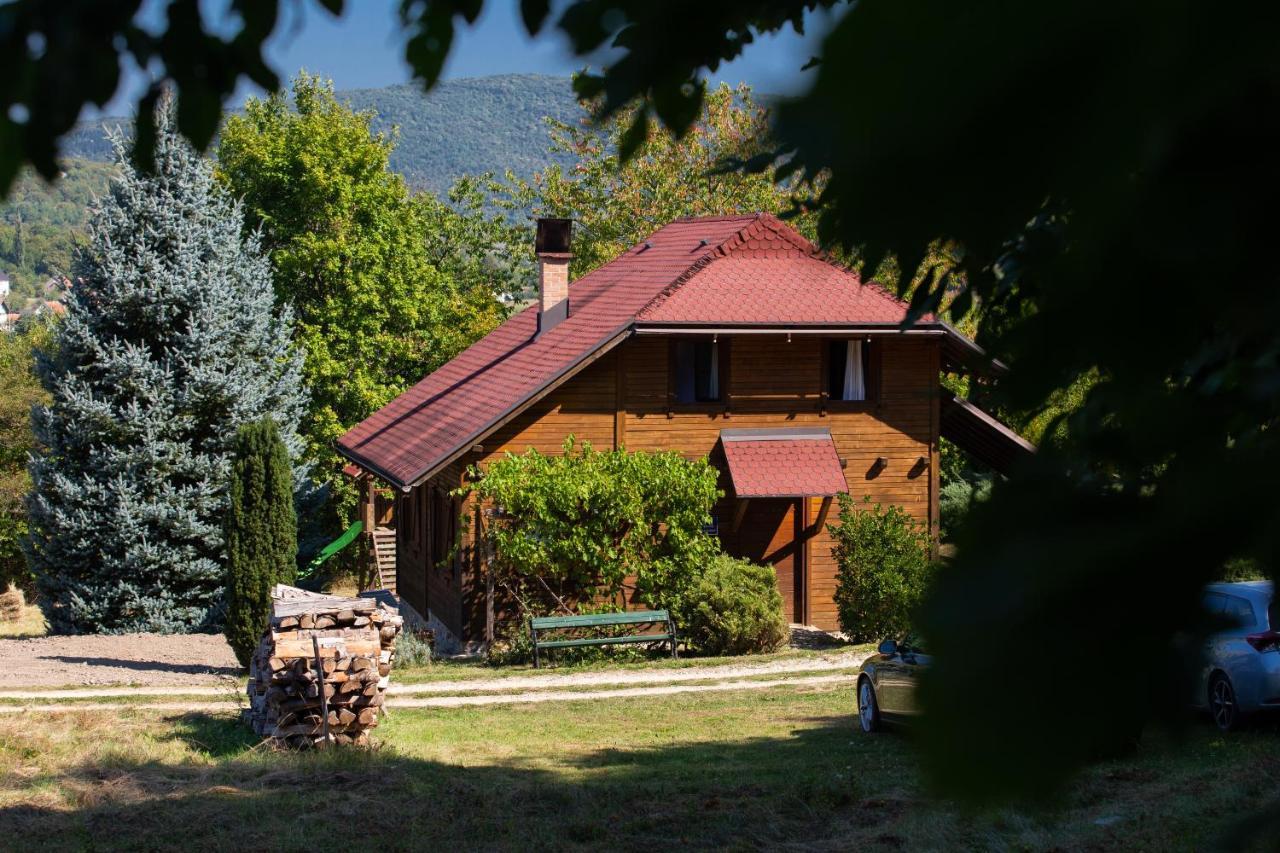 Woodenhouse With Two Apartments Otočac Exteriér fotografie