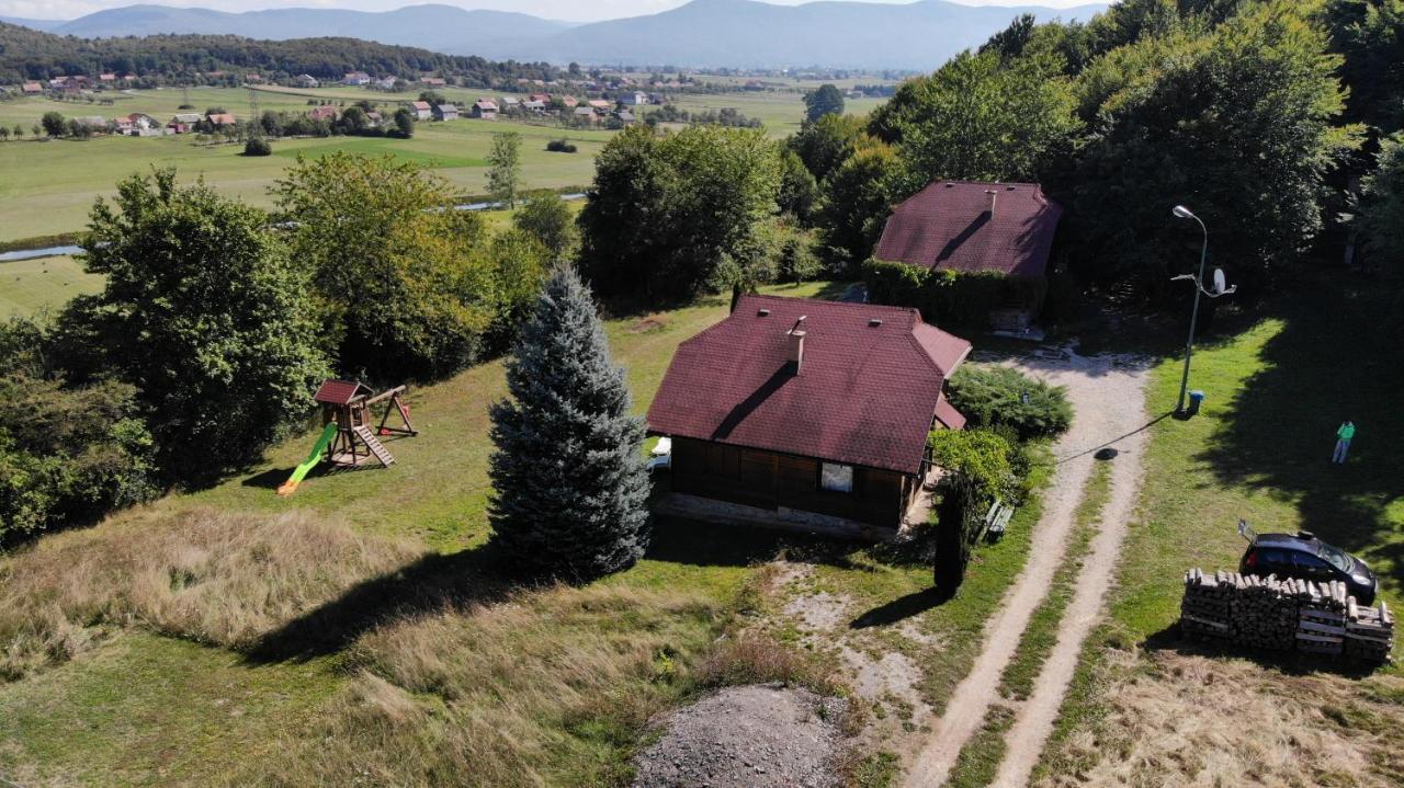 Woodenhouse With Two Apartments Otočac Exteriér fotografie