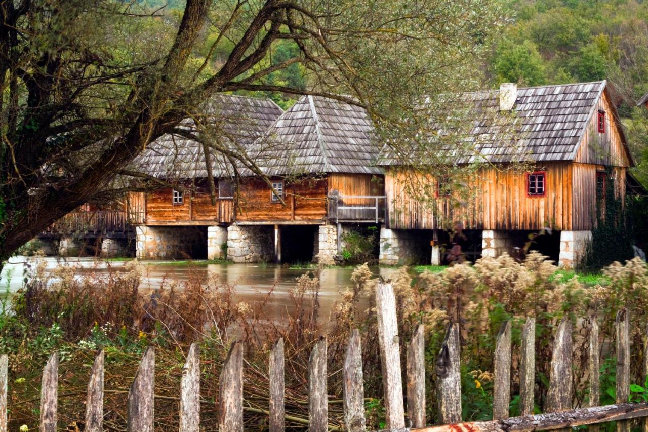 Woodenhouse With Two Apartments Otočac Exteriér fotografie