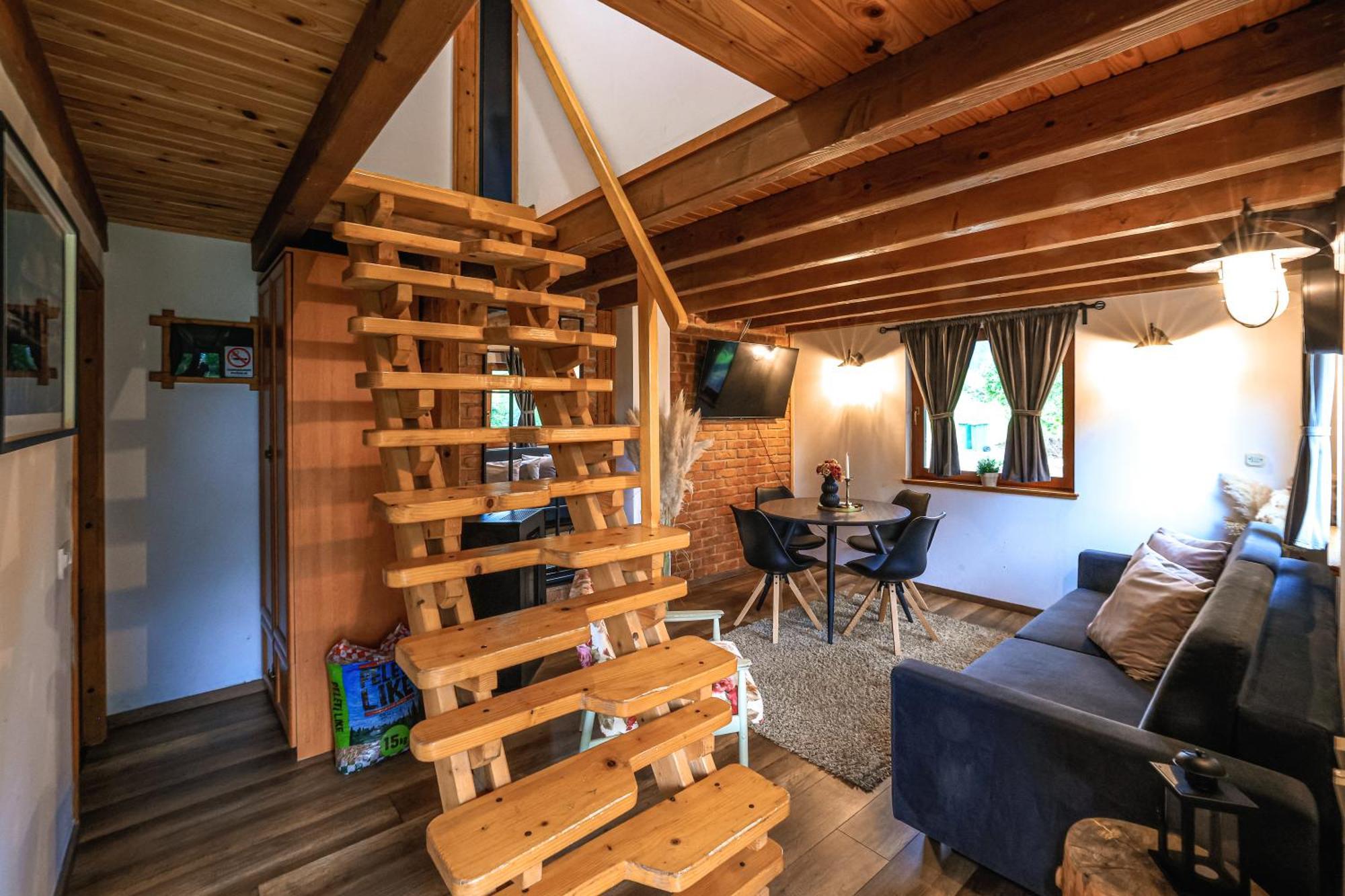 Woodenhouse With Two Apartments Otočac Pokoj fotografie