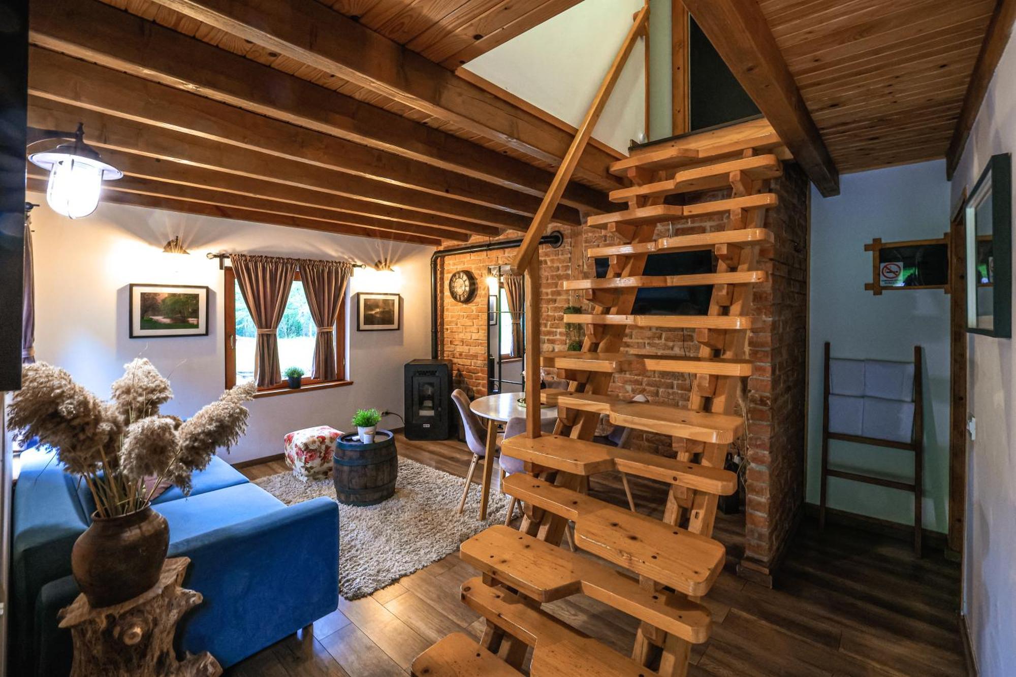 Woodenhouse With Two Apartments Otočac Pokoj fotografie