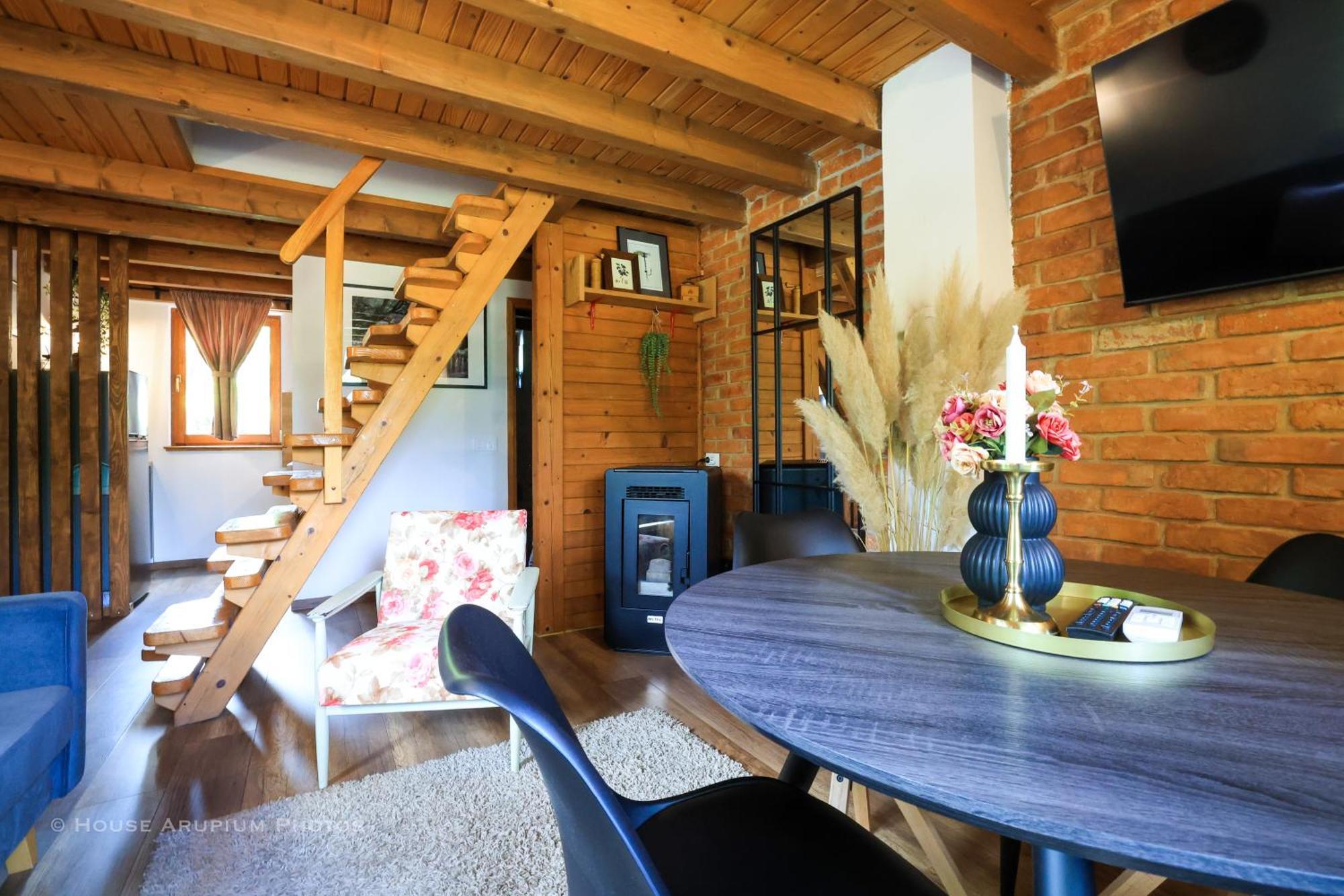 Woodenhouse With Two Apartments Otočac Exteriér fotografie