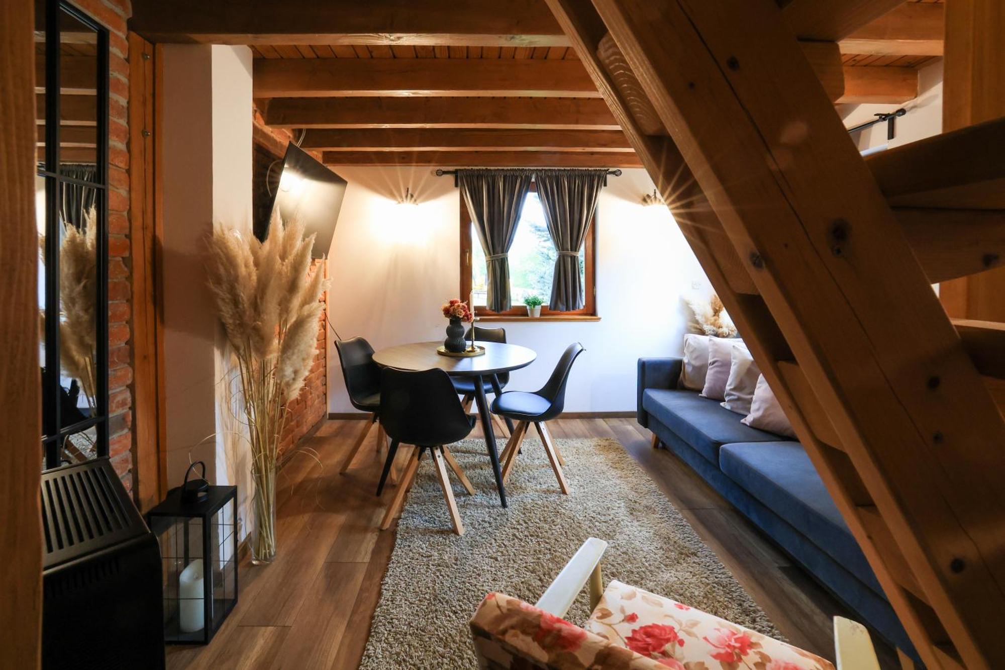 Woodenhouse With Two Apartments Otočac Exteriér fotografie
