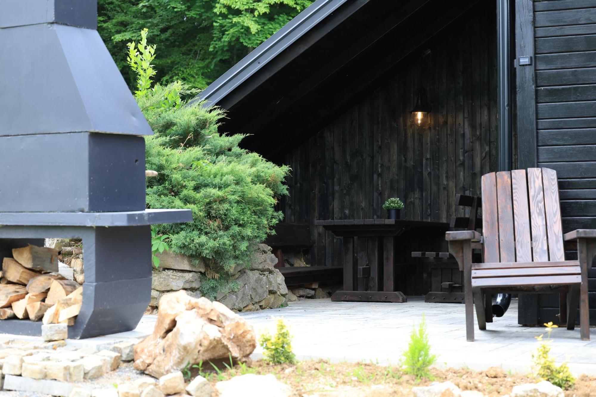 Woodenhouse With Two Apartments Otočac Exteriér fotografie