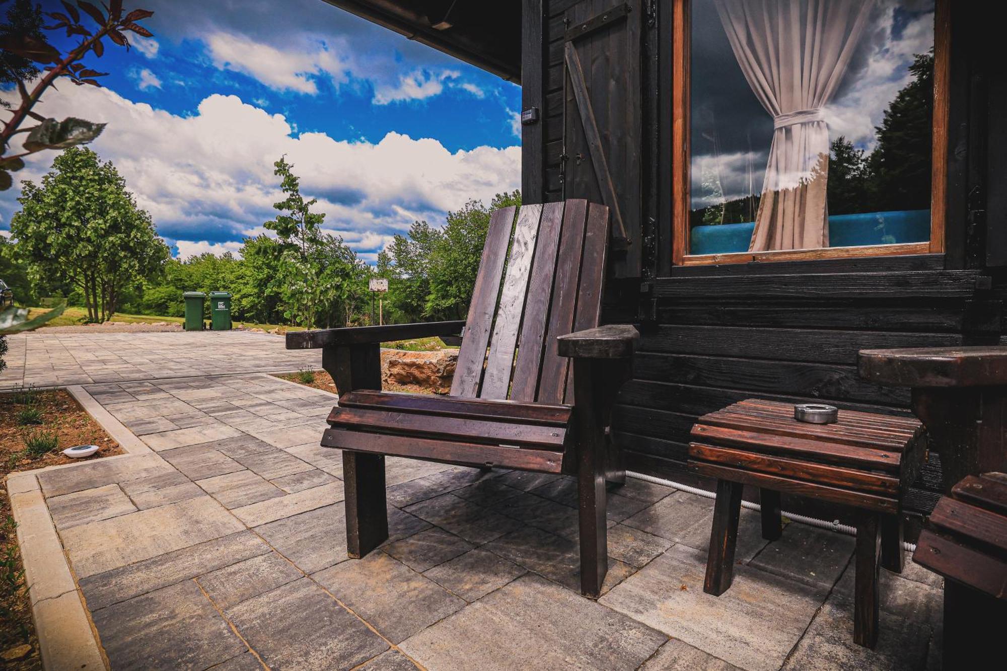 Woodenhouse With Two Apartments Otočac Exteriér fotografie